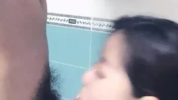 夜场骚妹子全程露脸跟小哥激情啪啪，媚眼朦胧口交大鸡巴舔蛋蛋毒龙真刺激，浴室站着后入爆草抱着吃奶子深喉