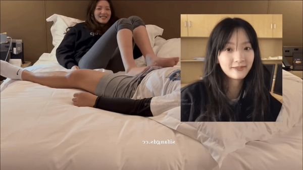 黑衣瑜伽裤甜美女神。特别喜欢笑