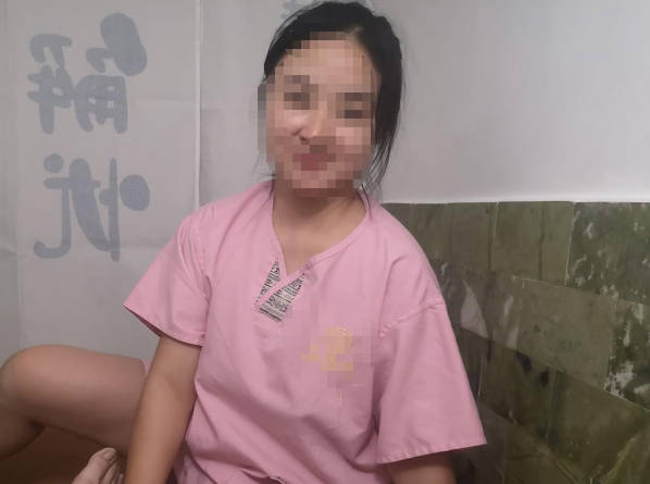 海角社区.在洗浴中心跟弟弟做爱弟弟听话就给他找女人