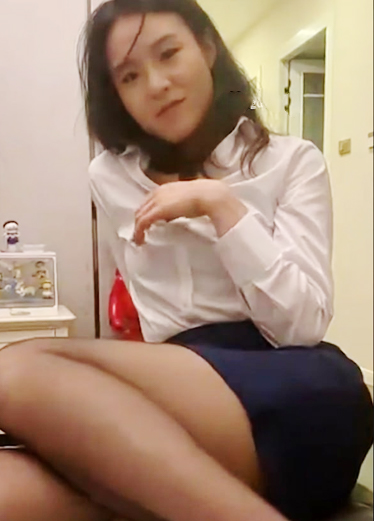 极品泄密，把黑丝长腿女同事约回家做爱，分享给兄弟们 f74